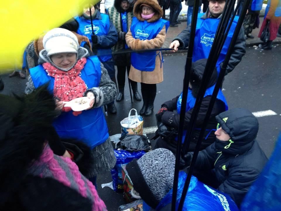 Партія регіонів нарахувала на своєму мітингу 15 тисяч активістів