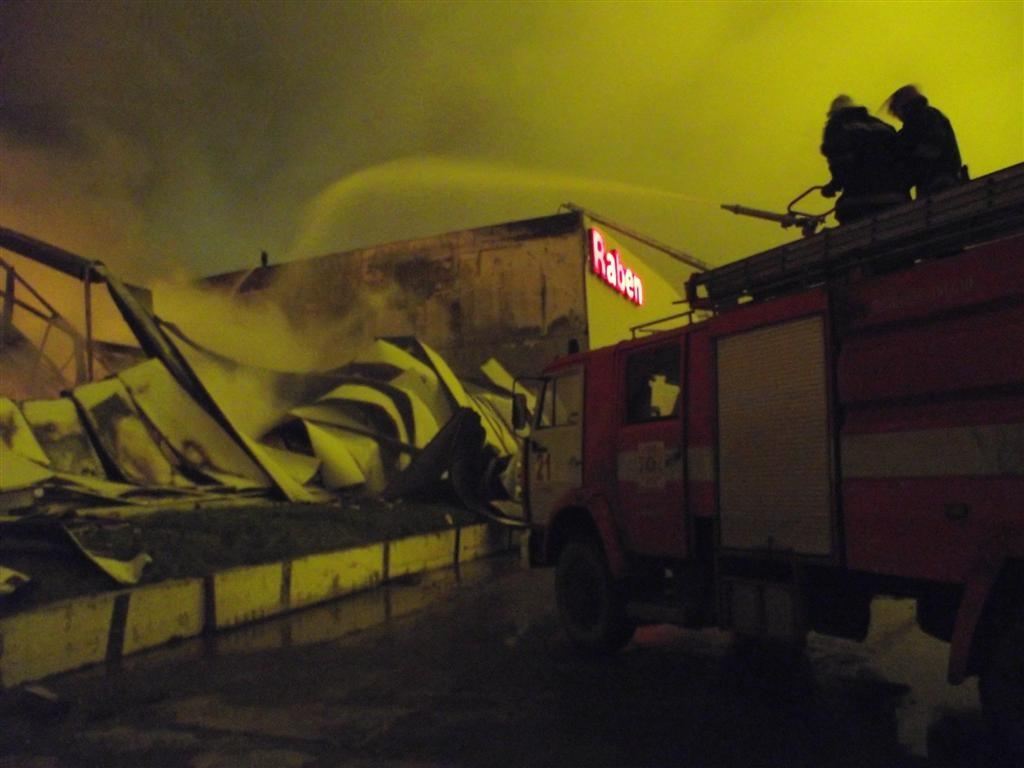 На Киевщине ночью горели склады с продуктами
