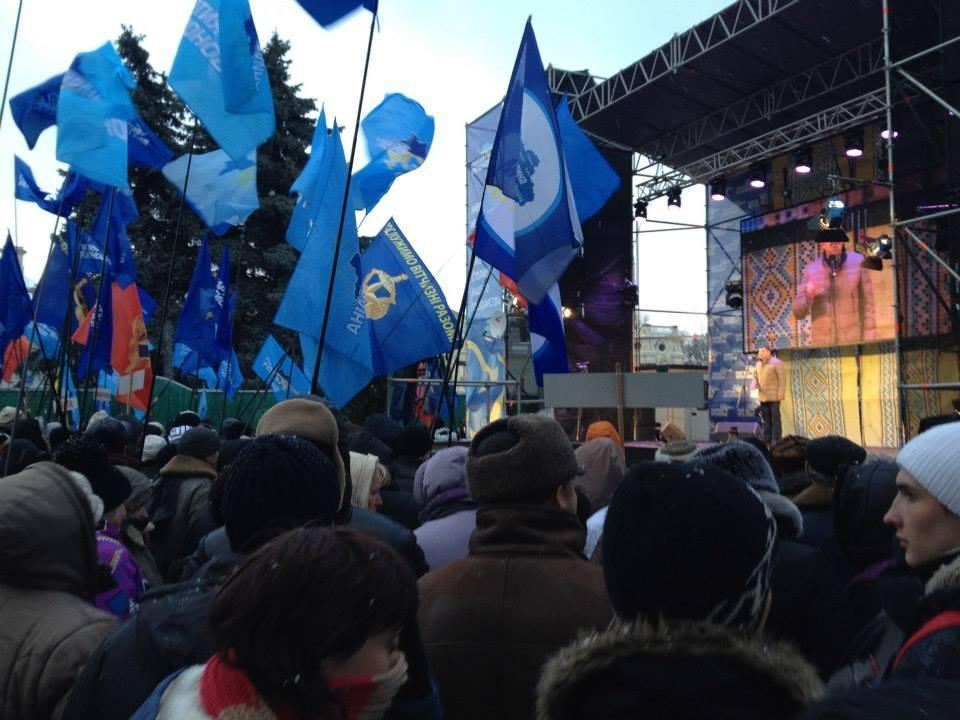 Партія регіонів нарахувала на своєму мітингу 15 тисяч активістів