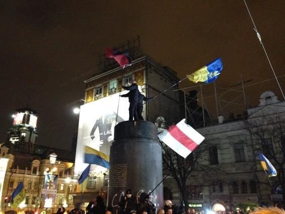 Як зносили пам'ятник Леніну