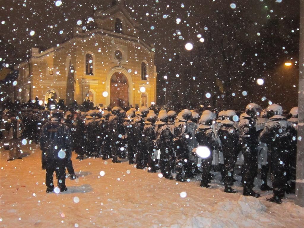 Протистояння біля АП. Фоторепортаж