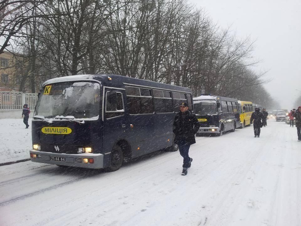 Міліція відкрила провадження через блокування автобусів зі спецназом
