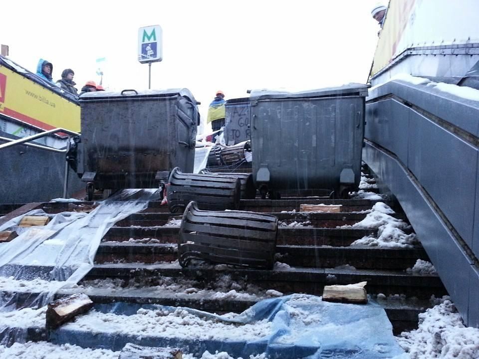 Евромайдановцы строят "ловушки" для милиции на выходах из метро