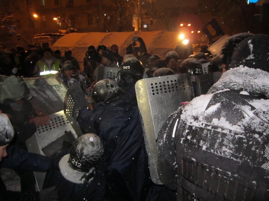 Противостояние возле АП. Фоторепортаж