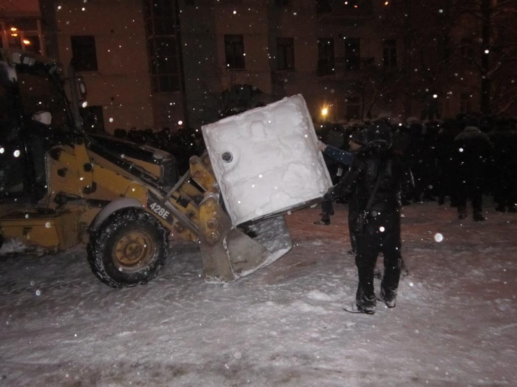 Протистояння біля АП. Фоторепортаж