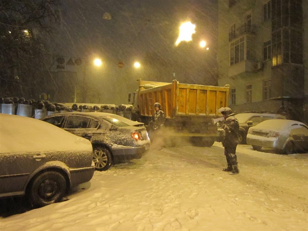 Протистояння біля АП. Фоторепортаж