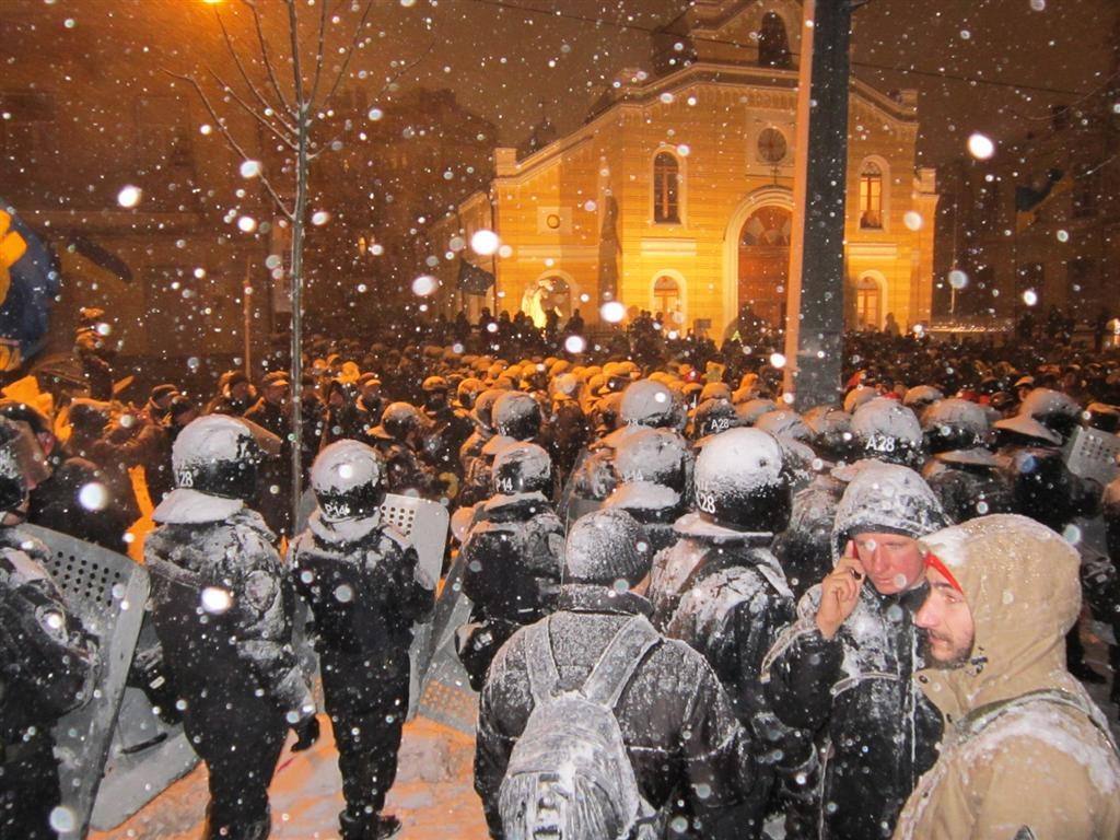 Протистояння біля АП. Фоторепортаж