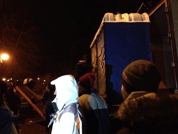 Протестувальники на Евромайдане зміцнюють барикади