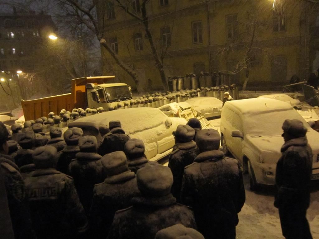 Протистояння біля АП. Фоторепортаж