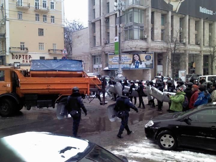 Центр Киева заблокировали силовики