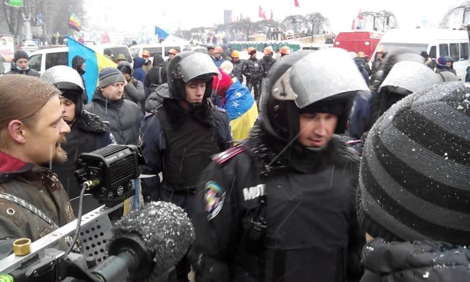 Число активистов на Майдане увеличивается. Выходы из метро закрыты
