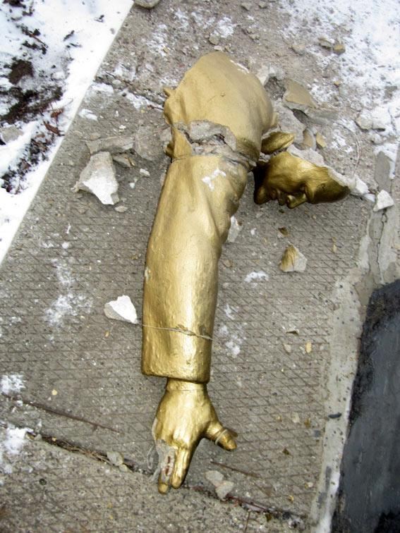 За столичним "вождем" упав Ленін на Одещині