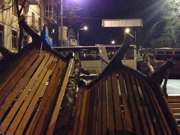 Протестувальники на Евромайдане зміцнюють барикади