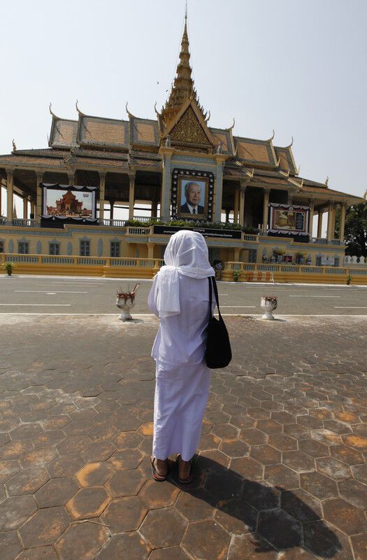 У Камбоджі проходять грандіозні похорони короля-батька. Відео