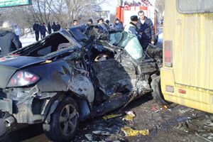 В Днепродзержинске ДТП с маршруткой: два человека погибли, три травмированы