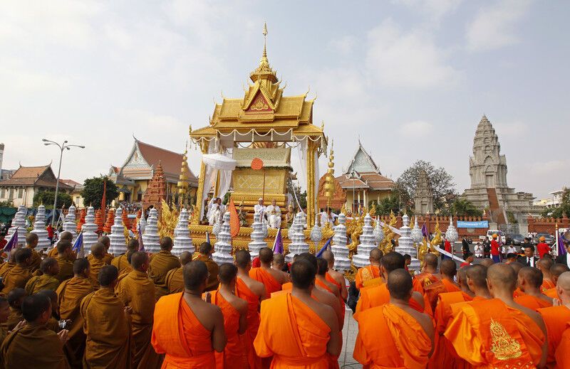 В Камбодже проходят грандиозные похороны короля-отца. Видео