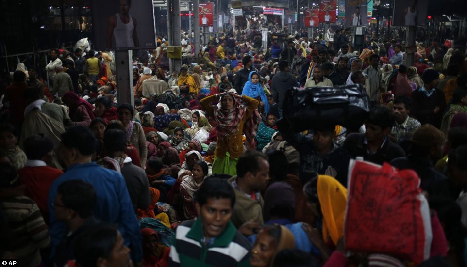 Число жертв давки в Индии достигло 36 человек