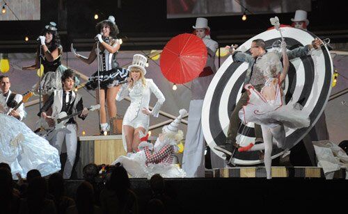 Шоу "Грэмми-2013" собрало звездных исполнителей вместе. Фото