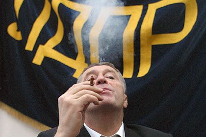 Жириновський про ЛДПР: у нас не курять, а хто курить - виженемо