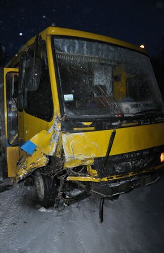 На Тернопольщине автобус столкнулся с легковушкой: есть жертвы. Фото