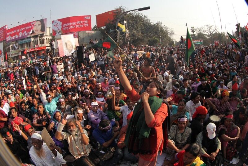 В столице Бангладеш вспыхнули массовые беспорядки