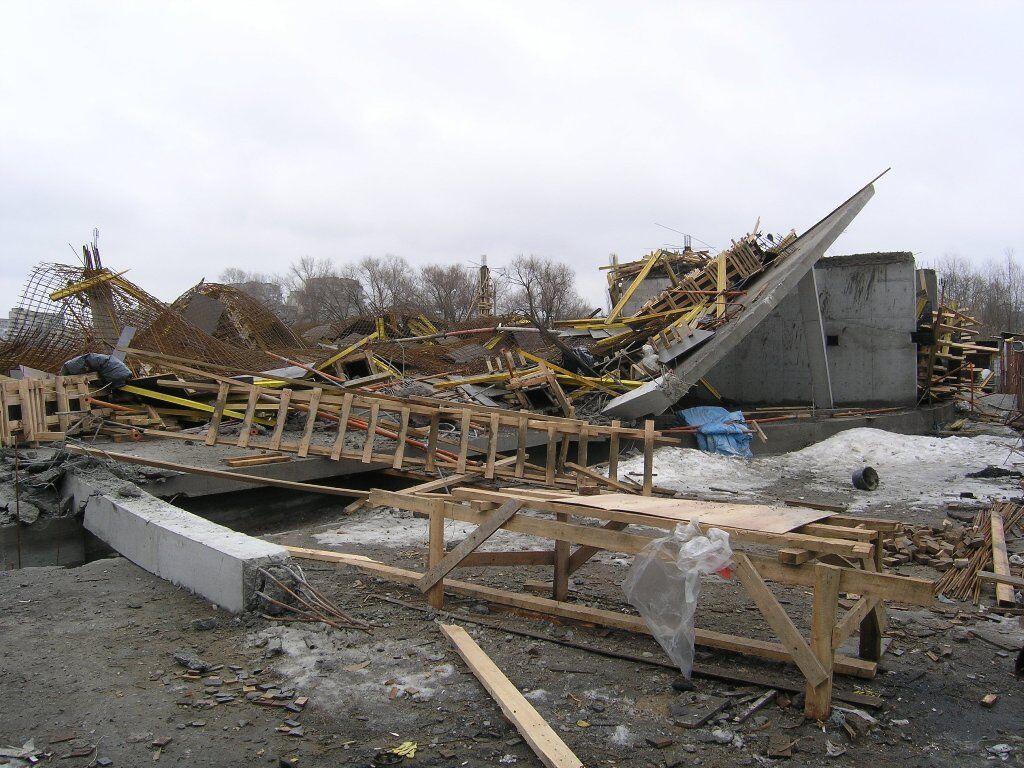 В Сумах рухнул недостроенный торговый центр. Фото. Видео