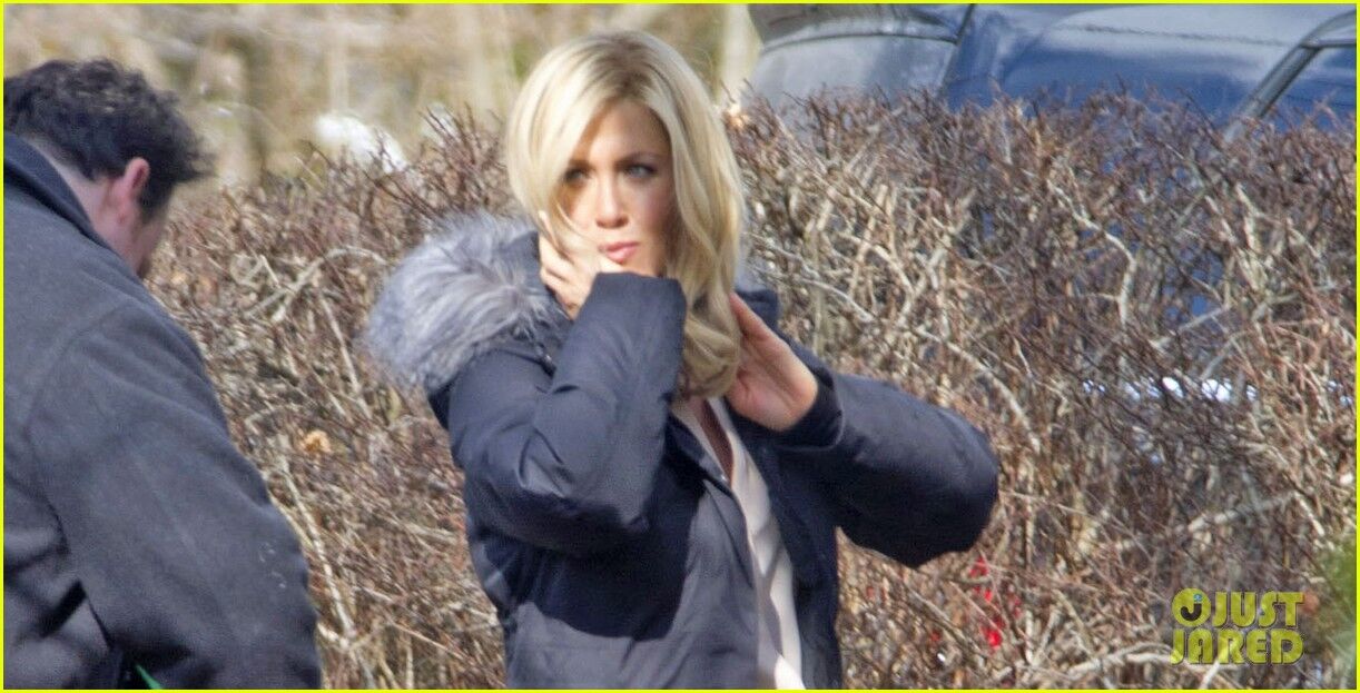 Дженнифер Энистон стала блондинкой