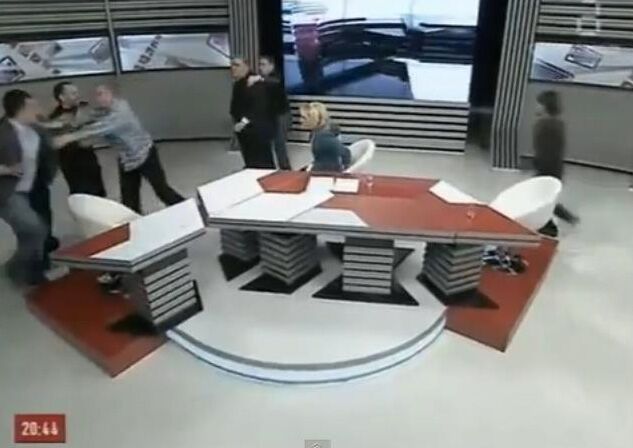 У Грузії в прямому ефірі побилися депутати. Фото. Відео