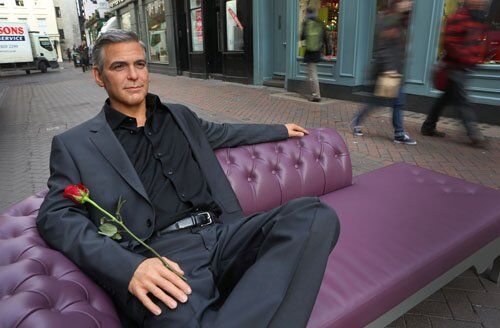 Восковой Джордж Клуни привлекает дам в Лондоне. Фото