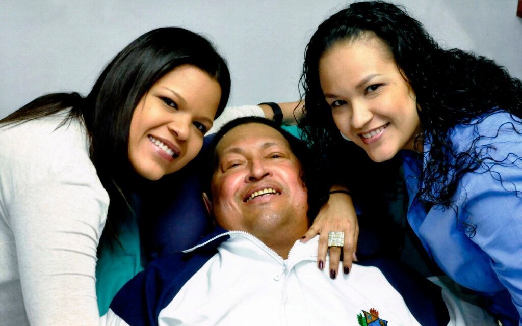 Опубліковані перші фотографії Чавеса після операції
