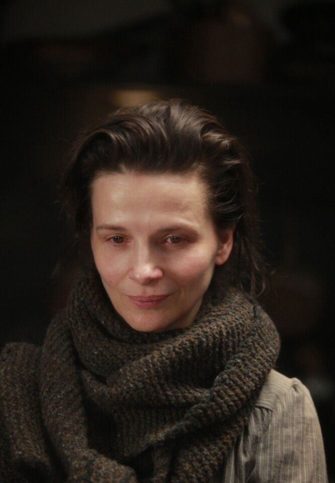 Подпрыгивающая Жюльет Бинош на Берлинском кинофестивале