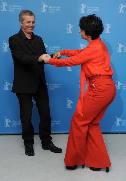 Подпрыгивающая Жюльет Бинош на Берлинском кинофестивале