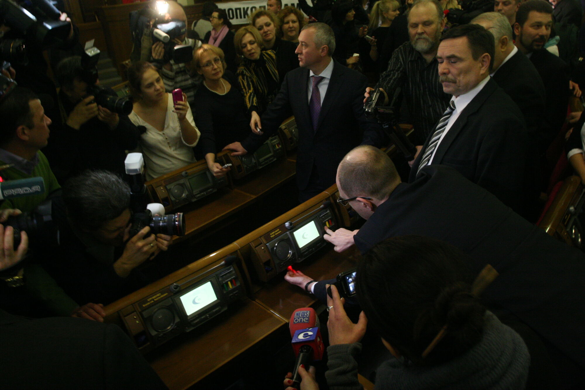 Нардепы показали, как обмануть систему голосования ВР