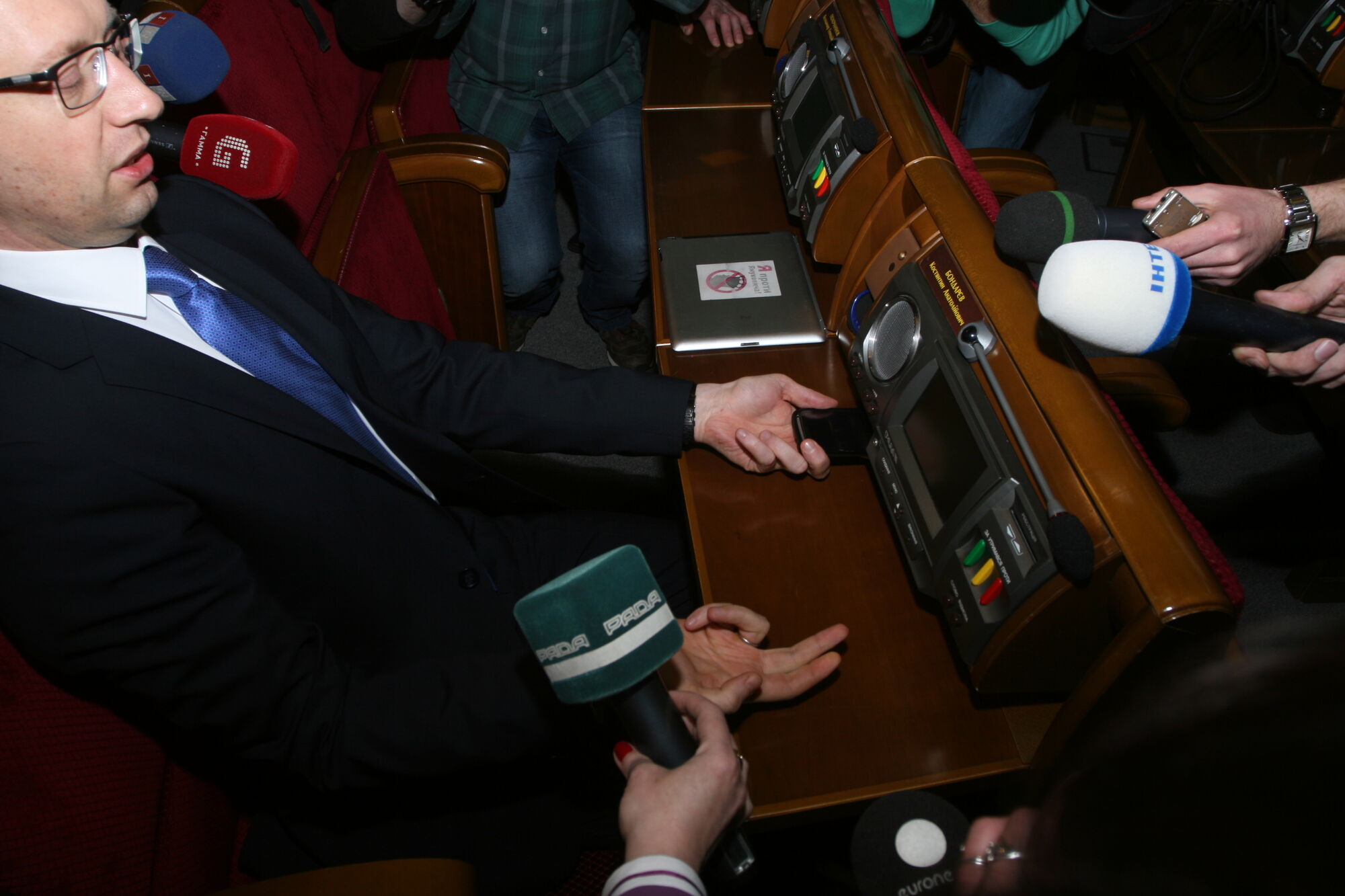 Нардепы показали, как обмануть систему голосования ВР