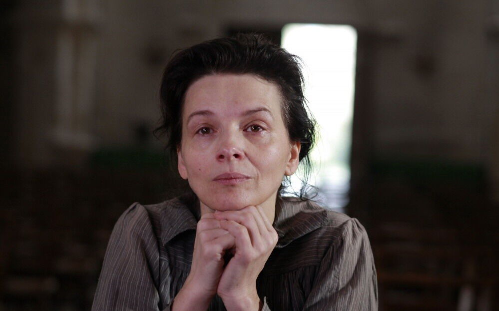 Подпрыгивающая Жюльет Бинош на Берлинском кинофестивале