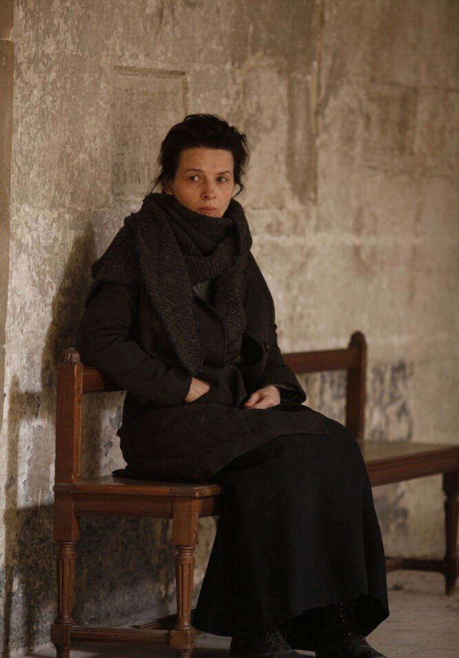 Подпрыгивающая Жюльет Бинош на Берлинском кинофестивале