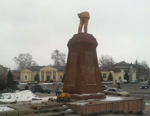 "Свободовец" Мирошниченко задержан за разрушение памятника Ленину