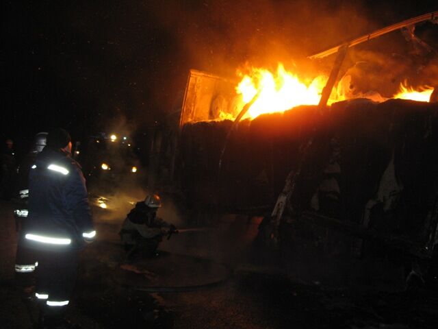 На трассе Одесса-Мелитополь сгорел грузовик с туалетной бумагой