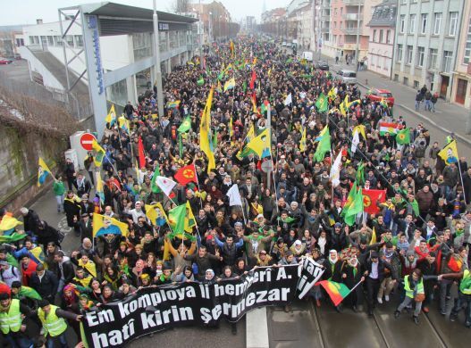 В Страсбурге акция протеста курдов собрала десятки тысяч человек