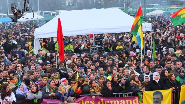 У Страсбурзі акція протесту курдів зібрала десятки тисяч людей