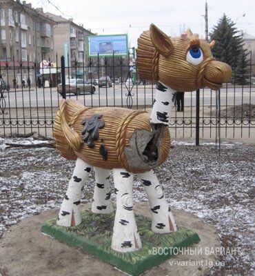 В Луганске разбили подаренную Львовом скульптуру. Фото