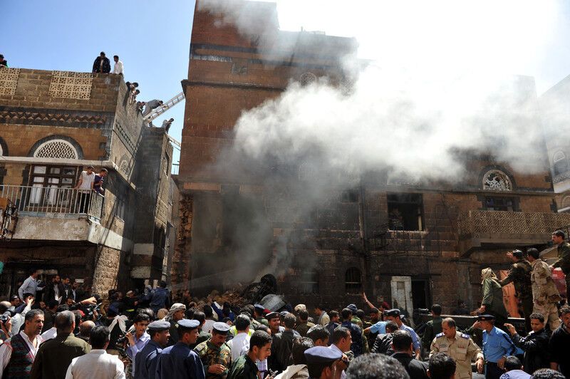У столиці Ємену впав літак. Фото. Відео