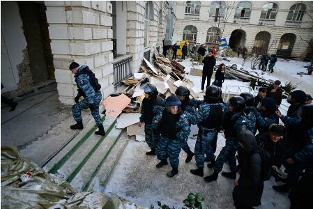 Активистов Гостиного двора обвинили в нецензурщине 