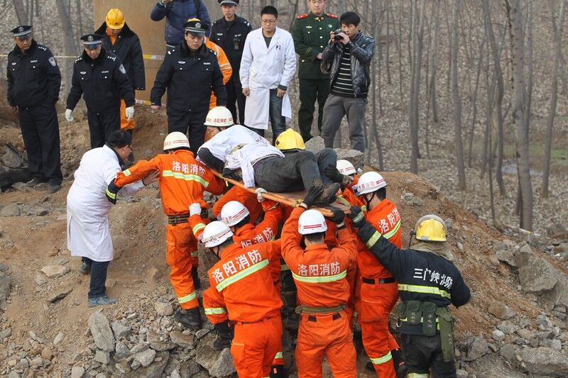 У Китаї автобус зірвався з обриву: вісім загиблих