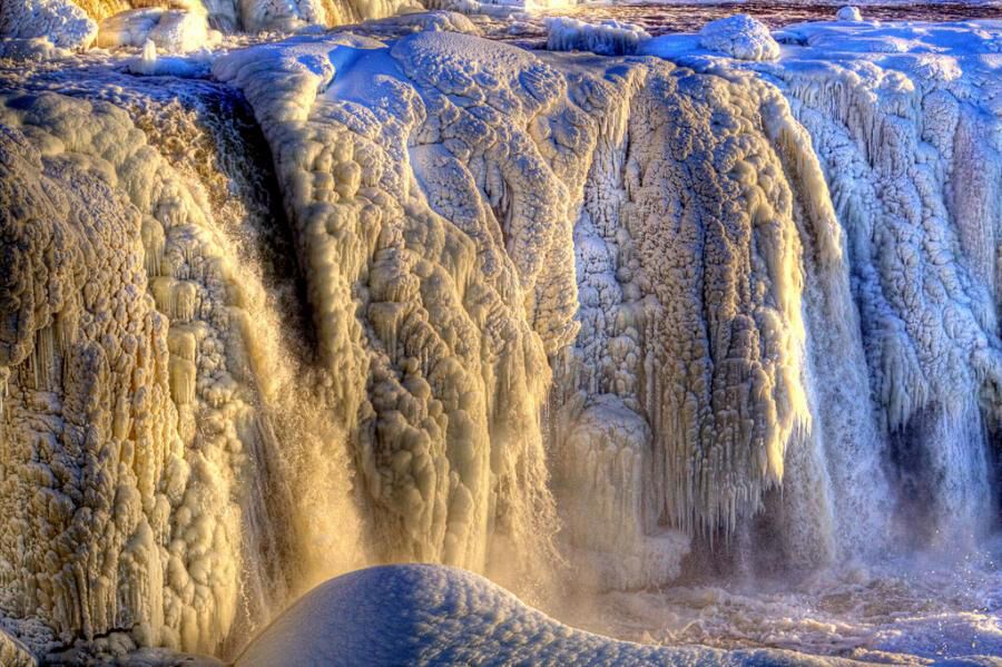 Замерзлі водоспади