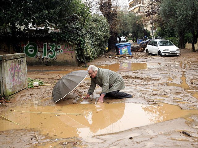 В Афинах сильнейшее за полвека наводнение