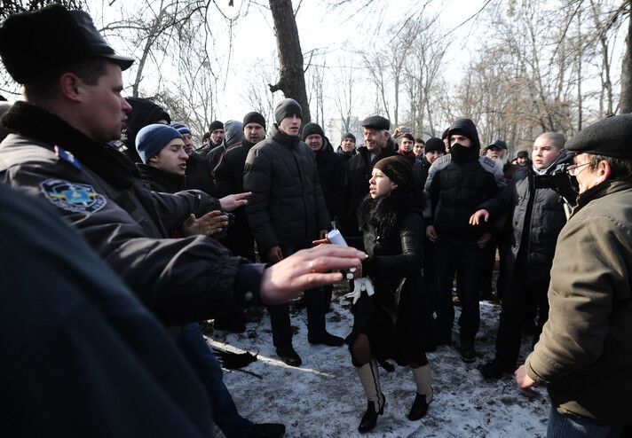 КПУ: в Охтирці нардепа-комуніста облили сльозогінним газом