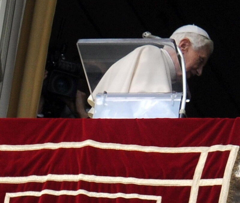 Бенедикт XVI провел последнюю воскресную мессу. Видео