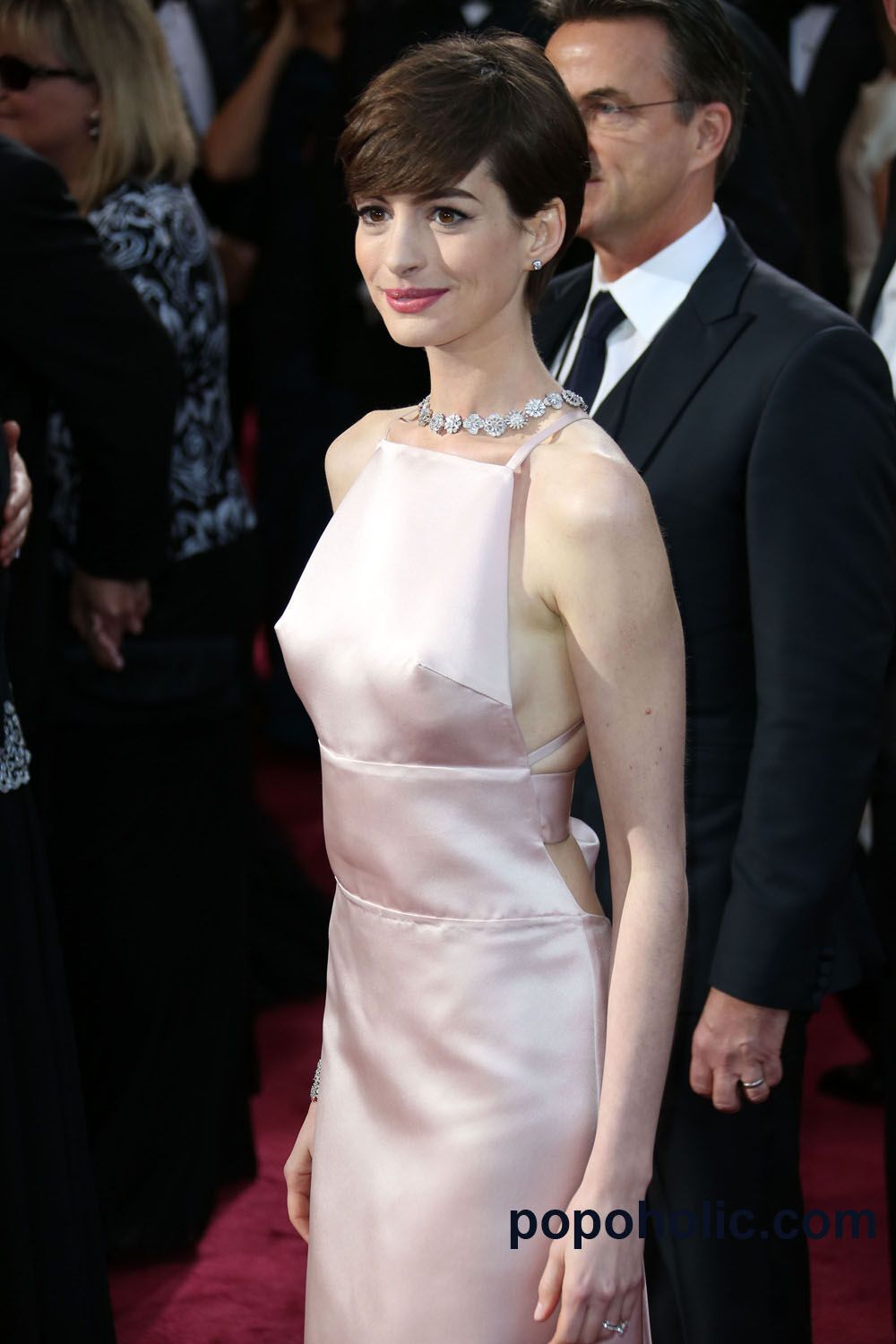 Лауреатка "Оскара" Энн Хэтэуэй: лучшее платье на красной дорожке