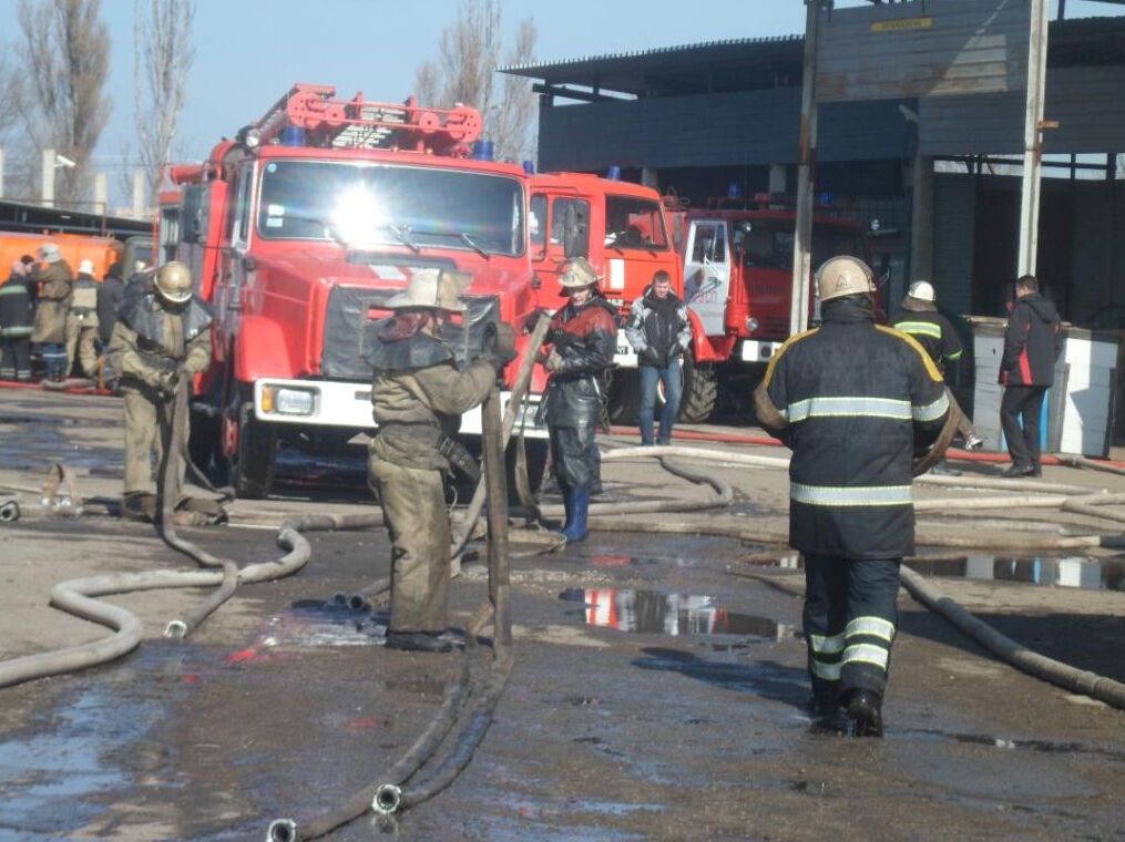 У Запоріжжі горіли склади з хімічними речовинами